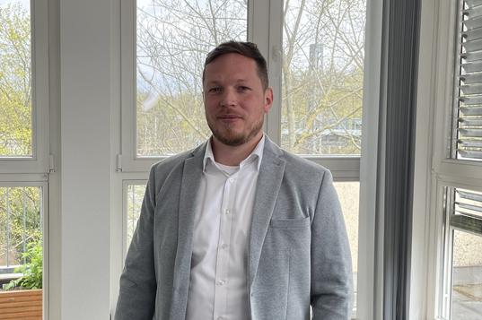 Benjamin Becker im handel.digital Büro